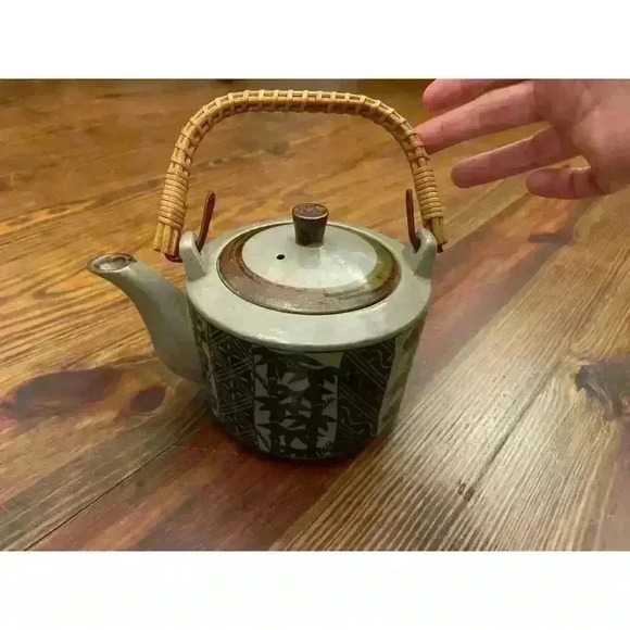 Vintage Japanese Takahashi Teapot Stoneware with Transferware Art Bamboo Handle - Picture 2 of 5